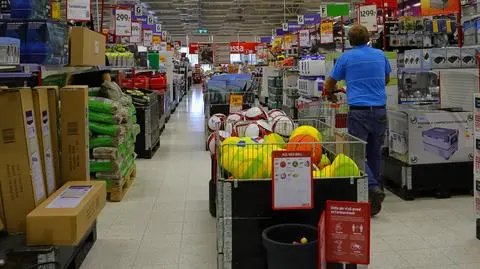 Kolejna sieć otwiera sklepy w niedziele niehandlowe. "Oferujemy usługi kurierskie"