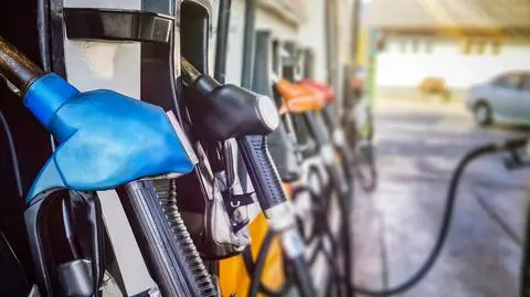 "Obawiamy się o skutki tej fuzji dla kieszeni Polaków". Posłowie opozycji o połączeniu Orlenu z Lotosem