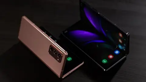 Prawie dziewięć tysięcy złotych za telefon. Lider sprzedaży pokazuje nowy model