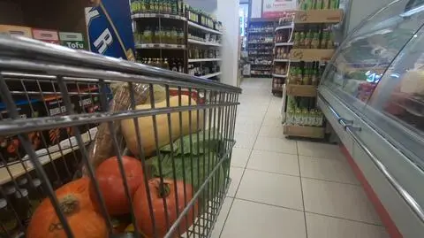 Większe sklepy w niedzielę pozostają zamknięte