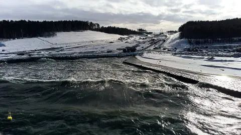 Bursztyn na terenie przekopu Mierzei Wiślanej. Wiemy, ile do tej pory go wydobyto 