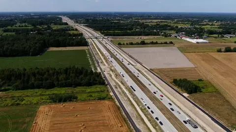 Kilkanaście kilometrów nowej autostrady. Pierwsze samochody na trasie