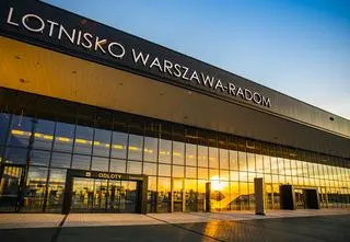 Spadek o 15 procent. "Stabilny popyt na usługi lotniska"