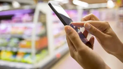 Zniżki w sklepach za zainstalowanie rządowej aplikacji. Wytyczne usunięto