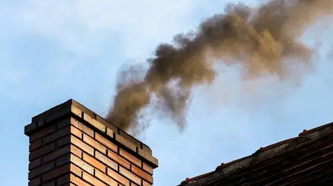 Zaostrza się walka ze smogiem. Nowy obowiązek ma objąć kilka milionów osób 