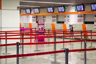 Przewoźnicy operujący w Polsce wydłużyli czas zawieszenia lotów
