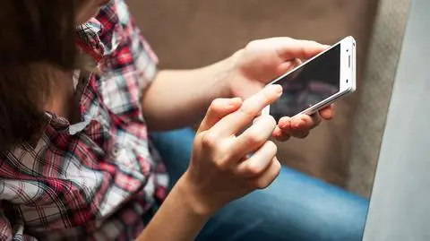 Rządowa aplikacja z dostępem do zdjęć w telefonie. Wiceminister wyjaśnia