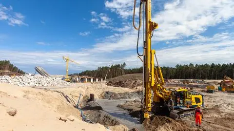 Falochrony i dwa mosty. Kolejne prace w miejscu przekopu Mierzei Wiślanej