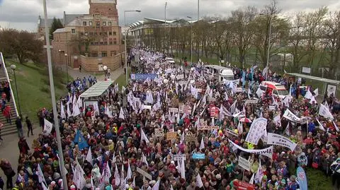 TK: związki zawodowe tylko dla pracowników niekonstytucyjne