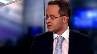 W jaki sposób kryzys wpływa na rozwój gospodarki rosyjskiej? Czy przeciętni Rosjanie odczuwają jego skutki? Wielu ekspertów twierdzi, że Rosji grozi przekształcenie w surowcowy dodatek do świata. Sytuację w Rosji analizowaliśmy z dr. Maciejem Rasiem z Uniwersytetu Warszawskiego