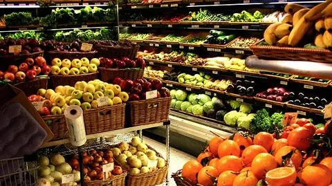 Ustawa zakazująca marketom we Francji manowania żywności