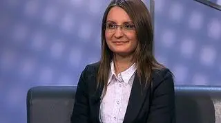 Pierwszy listopada w tym roku wypada w poniedziałek. Oznacza to, że przed nami długi weekend. Nie wszyscy jednak będą mogli w tych dniach odpocząć lub odwiedzić groby bliskich. Przedsiębiorcy, którzy będą chcieli aby ich firmy były otwarte w 1 listopada będą musieli sami stawić się do pracy. Co jeśli będzie jednak potrzebował pracownika w wolny dzień? Prawne aspekty pracy w dzień wolny w programie "Blajer mówi biznes", którego gościem była Katarzyna Sarek z kancelarii prawnej Bartłomiej Raczkowski