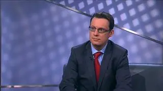 Sprzedaż w walucie. wakacji, część będzie płacić raty kredytu w walucie obcej, być może w czasach spowolnienia do Polski na zakupy będzie przyjeżdżać jeszcze więcej klientów zza zachodniej i południowej granicy. We wszystkich tych przypadkach sporym ułatwieniem dla konsumenta byłaby możliwość zapłaty w walucie obcej. Jak zorganizować w sklepie sprzedaż w euro? Jakie trzeba spełnić warunki? Naszym gościem był - Doktor Tomasz Jedwabny, Departament Bankowości i Finansów Międzynarodowych, CMS Cameron McKenna.