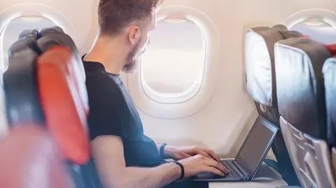 Na razie nie będzie rozszerzenia zakazu wnoszenia laptopów na pokładach samolotów