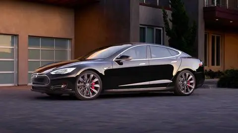 Tesla. Trwa śledztwo ws. wypadku półautonomicznego Modelu S