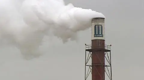 Czy rząd przestraszył się kolejnych podwyżek cen energii? Rozdzielając limity emisji dwutlenku węgla, jakie przyznała nam Komisja Europejska, wprowadzono taki podział, który faworyzuje zakłady energetyczne względem innych branż przemysłowych. Okazuje się jednak, że to może nie wystarczyć i kolejnych podwyżek cen prądu i tak nie unikniemy.