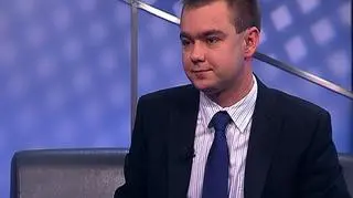 Jak będzie wyglądać sprzedaż prasy w okresie przejściowym, gdy w sprzedaży będą jeszcze gazety z starym VAT? Jak zaprogramować w tym celu kasę fiskalną? W cyklu „Brat Vat” na pytania odpowiada Artur Foss, ekspert z Polskiego Centrum Kas Fiskalnych. 