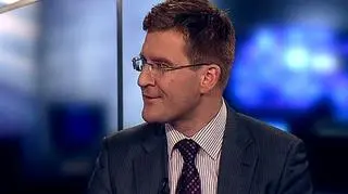 Liderzy państw G8 spotkali się we włoskiej L'Aquili mówili przede wszystkim o zagrożeniach przed którymi stoi globalna gospodarka. Państwa G8 mają wzywać do upewnienia się, że cele programów pobudzających gospodarkę zostały osiągnięte, zanim kraje zaczną wracać do rygorystycznej polityki fiskalnej. O tym, co przyniesie to spotkanie w magazynie "Bilans" z dr Marcinem Piątkowskim z Akademii Leona Koźmińskiego rozmawiał Marcin Kowalski.