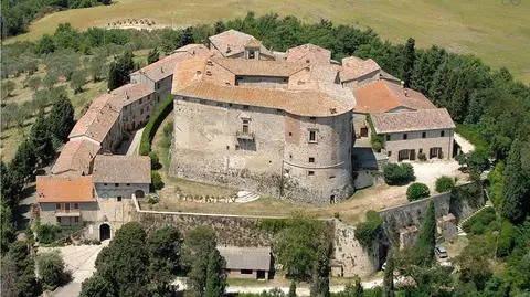 Włoskie miasteczko i zamek Castello di Sismano na sprzedaż