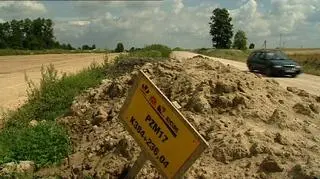 Tanio już było, teraz ma być droga. Nowi wykonawcy części autostrady A2 w drodze na plac budowy pozostawiony przez Chińczyków. Nowi wykonawcy to nowe rachunki - razem ze starymi wydatkami sumy robią się coraz większe. Nowe otwarcie na autostradowym placu budowy - kto, za ile, kiedy i do kiedy – sprawdzał Łukasz Kijek