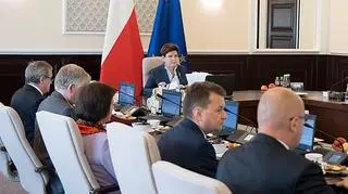 Jak pisze "Puls Biznesu", rządowe prognozy gospodarcze trzeba odbierać z najwyższym niepokojem