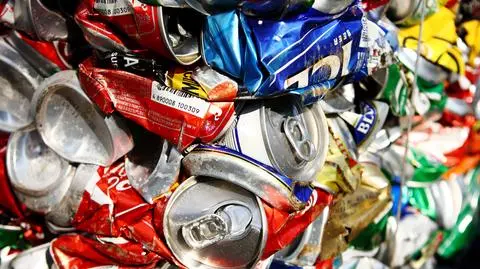 Kaucje za wszystkie butelki i puszki, resort środowiska rozważa