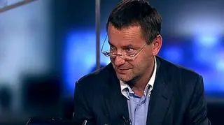 Deficyt budżetowy rośnie powoli, bo zmienił się sposób księgowania wpływów unijnych - zauważył w TVN CNBC Biznes Janusz Jankowiak, główny ekonomista Polskiej Rady Biznesu. Gość wyjaśnił, że teraz wynik budżetu oceniamy na podstawie dochodów krajowych i z Unii Europejskiej, podczas gdy wcześniej dochody i wydatki z UE nie miały wpływu na deficyt. O tym, jak rzeczywiście wyglądają finanse państwa oraz co zamierza zrobić rząd, by zmniejszyć deficyt budżetowy, rozmawialiśmy z dr Januszem Jankowiakiem w programie "Rynki Dnia". 