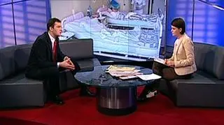 W wtorek ministerstwo zdrowia upubliczniło plan "B" dla polskich szpitali, czyli program przekształcania jednostek medycznych w spółki prawa handlowego. Plan ten ma pomóc polskim szpitalom podźwignąć się z finansowego dołka. Wiceminister zdrowia, Jakub Szulc, zapewnił na antenie TVN CNBC Biznes, że zmiana formalnej organizacji szpitali nie ograniczy pacjentom dostępu do państwowej służby zdrowia. Zaznaczył natomiast ogólne zasady planu - jeżeli szpital zdecyduje się przystąpić do opracowanego przez rząd planu "B", część zobowiązań finansowych jednostki zostanie pokryte z budżetu państwa. 