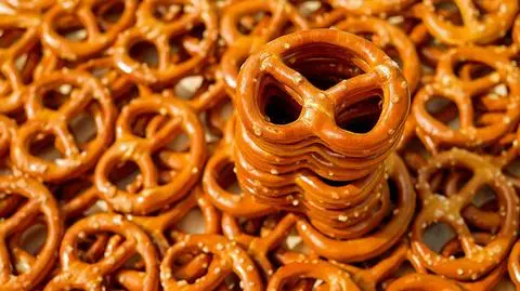 Firma Lajkonik wycofuje precelki ze sklepów