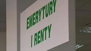 Coraz większa dziura w finansach ZUS-u. W ciągu najbliższych 5 lat co roku do Funduszu Ubezpieczeń Społecznych, z którego realizowane są świadczenia emerytalne trzeba będzie dopłacać 70 miliardów złotych rocznie. Finansom zakładu grozi katastrofa. Za jej skutki będziemy musieli zapłacić wszyscy tak, jak dziś będziemy musieli zapłacić za ratowanie systemu. Jak? O tym Cezary Królak.