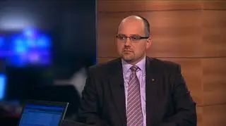 Kofoli udało się w trzecim kwartale powtórzyć wyniki sprzed roku. Spadły przychody, głównie z uwagi na chłodne lato. Udało się natomiast poprawić marże na sprzedaży o 1%. Wyroby spółki podrożały w tym roku od kilku do kilkunastu procent. Nie powinno to wpłynąć na wzrost wydatków konsumentów przed świętami. Produkty Kofoli nie stanowią bowiem istotnej części koszyka świątecznego. O wynikach Kofoli oraz udanych i nieudanych projektach spółki, w Dniu na Rynkach rozmawiał z Rafałem Hirschem wiceprezes Kofoli Bartosz Marczuk. 