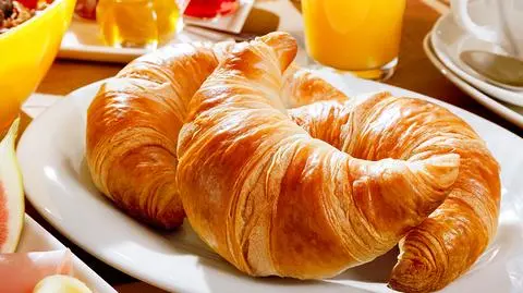 Croissanty i maślane bułeczki staną się produktem luksusowym?