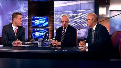 Bardzo intensywny dzień w polskiej gospodarce. Zakończone Nadzwyczajne Walne Zgromadzenie Akcjonariuszy PZU oraz publikacja prospektu emisyjnego banku PKO BP. Akcjonariusze polskiego ubezpieczyciela zdecydowali o przesunięciu prawie 12 miliardów złotych do funduszu dywidendowego. Nie doszło jednak do podpisania ugody z Eureko. Natomiast prospekt emisyjny banku PKO BP -według wielu ekspertów- pojawił się zbyt późno. W programie "90 Minut" Marek Tejchman rozmawiał z Jackiem Sochą, byłym ministrem skarbu oraz Wiesławem Rozłuckim, byłym prezesem GPW.