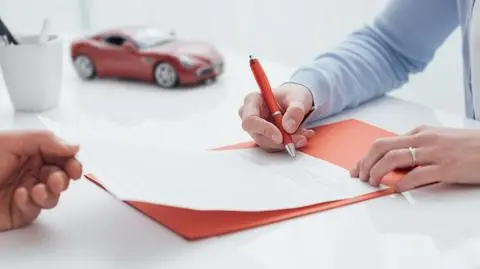 Ustawa dostosowująca przepisy ubezpieczeniowe do wymogów UE z podpisem