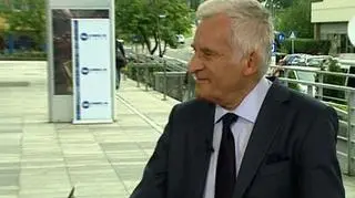 Trzeba przywrócić zaufanie do euro, bo sama kondycja europejskiej gospodarki jest dobra - mówi w TVN CNBC Biznes prof. Jerzy Buzek. Przewodniczący Parlamentu Europejskiego tłumaczył, że to jest właśnie główne zadanie europejskiego mechanizmu stabilizacyjnego, który ma pomoc zadłużonym krajom. Przypomnijmy że w Katowicach dzisiaj rozpoczyna się Drugi Europejski Kongres gospodarczy. Jego uczestnicy będą analizować najważniejsze problemy globalnej gospodarki. Gościem specjalnego wydania programu "Dzień na rynkach" był przewodniczący Parlamentu Europejskiego Jerzy Buzek.