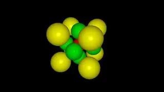 Kryształy perowskitu mają zazwyczaj postać zbliżoną do sześcianów bądź ośmiościanów