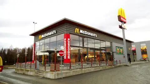Kontrola w McDonald's. Pracownicy leczyli poparzenia musztardą?