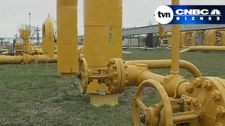 29.12 | Rozliczenie starej polsko-rosyjskiej umowy gazowej stoi na drodze do podpisania nowego kontraktu - uważa wicepremier, minister gospodarki Waldemar Pawlak. Jego zdaniem kontrowersje wciąż budzi rekompensata ze strony rosyjskiej, za surowiec, który wbrew umowie, nie był na początku roku dostarczany nad Wisłę. (TVN CNBC Biznes)