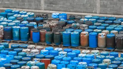 Ropa w USA w górę, OPEC będzie zmniejszał produkcję, a zapasy rosną