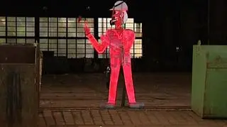 Stocznie Szczecin i Gdynia czekają na przelew z Kataru. Czas na przekazanie pieniędzy mija dziś o północy. Ani MSP, ani ARP, ani Polskie Stocznie i reprezentujący inwestora pan de Jonge nie wiedzieli dziś rano, czy pieniądze nadejdą. Premier zapowiadał, że zdymisjonuje ministra skarbu, jeśli do końca sierpnia sprawa stoczni nie zostanie pomyślnie załatwiona. Scenariusz dla stoczni bez Katarczyków to ogłoszenie upadłości i wejście syndyka, lub mniej prawdopodobne szukanie nowego inwestora.