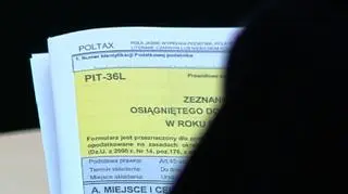 Tylko tydzień pozostał na rozliczenia z fiskusem. Spóźnialskich będą czekać kary. Co nam grozi, jeśli nie złożymy zeznania podatkowego w terminie? Co zrobić, jeśli pracodawca nie przesłał nam PITu? Radzi naczelnik Urzędu Skarbowego Warszawa - Wola, Hanna Olczyk.
