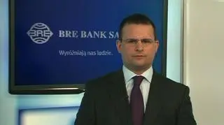 Ministerstwo Finansów i Narodowy Bank Polski wspólnie zapowiadają cykl interwencji walutowych. Co taka zapowiedź oznacza dla eksporterów i jak reagować w przypadku interwencji? Czy można się zabezpieczyć na taki wypadek? O szczegółach opowiada specjalista ds. instrumentów pochodnych BRE Bank Maciej Czerwiński.