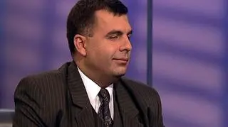 Ubezpieczeniowy Fundusz Gwarancyjny testuje nowy system, który uniemożliwi kierowcom oszukiwanie firm ubezpieczeniowych. Na razie próbują go cztery takie firmy. Czy dzięki temu uczciwi kierowcy będą mogli liczyć na tańsze OC? Robert Stankiewicz próbował się tego dowiedzieć rozmawiając z Hubertem Stokłosą z Ubezpieczeniowego Funduszu Gwarancyjnego 
