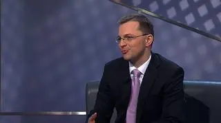 Przerwa „na dymka” raz na godzinę powoduje, że osoba, który pali relatywnie mniej czasu poświęca na pracę w porównaniu z niepalącą częścią załogi. Czy możemy zakazać palenia, albo wprowadzić regulamin, który będzie premiował osoby niepalące? O szczegółach opowiada mec. Grzegorz Ruszczyk, Kancelaria Raczkowski i Wspólnicy.