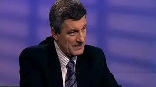 Od wtorku PKP Intercity będzie płacić podróżnym odszkodowania za opóźnienia swoich pociągów. Przy godzinnym opóźnieniu podróżny otrzyma 25-procentową zniżkę przy zakupie kolejnego biletu, przy dwugodzinnym - 50-procentową. PKP Intercity jest pierwszą spółką, która wprowadza od 24 listopada odszkodowania za spóźnienia pociągów. Od 2011 roku takim obowiązkiem objęte będą wszystkie pociągi. Gościem programu "Pieniądze od rana" był prezes PKP IC Krzysztof Celiński