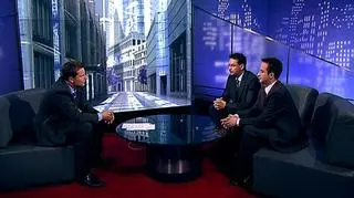 W „Biznes Lunchu” rozsmakowujemy się w zmianach które wprowadza unijna dyrektywa MiFID – (Dyrektywa w sprawie rynków instrumentów finansowych) póki co obejmuje doradców inwestycyjnych i siłą rzeczy nas – czyli ewentualnych klientów takich doradców inwestycyjnych. Czy będziemy spędzać w tej chwili u doradców długie godziny wypełniając ankiety, testy, które i tak nie uchronią nas przed ryzykiem inwestycyjnym? Jak to wszystko będzie wyglądało? W programie „Biznes Lunch” Rafał Wojda rozmawiał z Piotrem Krawczyńskim – głównym analitykiem DK Notus i Rafałem Lerskim – głównym analitykiem inwestycyjnym Expandera.