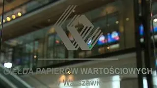 Nowy tydzień warszawska giełda rozpoczyna w dobrym nastroju. W okolicach południa WIG20 wyszedł na dobre nad kreskę i zakończył całą sesję wzrostem o 0,35% osiągając poziom 2663 punktów. O szczegółach Błażej Karwowski
