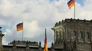 Do tej pory dwucyfrowy - teraz też wzrośnie, ale mniej niż 10 procent. I to dużo mniej. Jak prognozuje ministerstwo gospodarki eksport wzrośnie w przyszłym roku o 7 procent, a import o 7,3 procent. To pokazuje, jak kryzys gospodarczy wpływa na działalność polskich przedsiębiorstw. Tymczasem większość polskiego eksportu trafia na rynek Niemiecki, skąd dzisiaj napłynęły kolejne niepokojące dane.