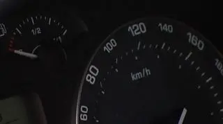 Paliwa, przynajmniej na razie, nie zdrożeją. Niestety, zdaniem analityków, także nie stanieją. O rynku paliw reporter TVN CNBC Łukasz Kijek.