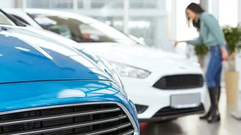 Ile pensji potrzeba na zakup nowego samochodu? Dobra i zła wiadomość dla kierowców